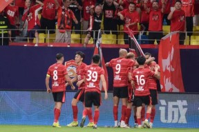 爱游戏官方入口包含多特蒙德迎亚冠关键赛，国际比赛日复出首秀，更衣室稳定，训练强度明显提升的词条