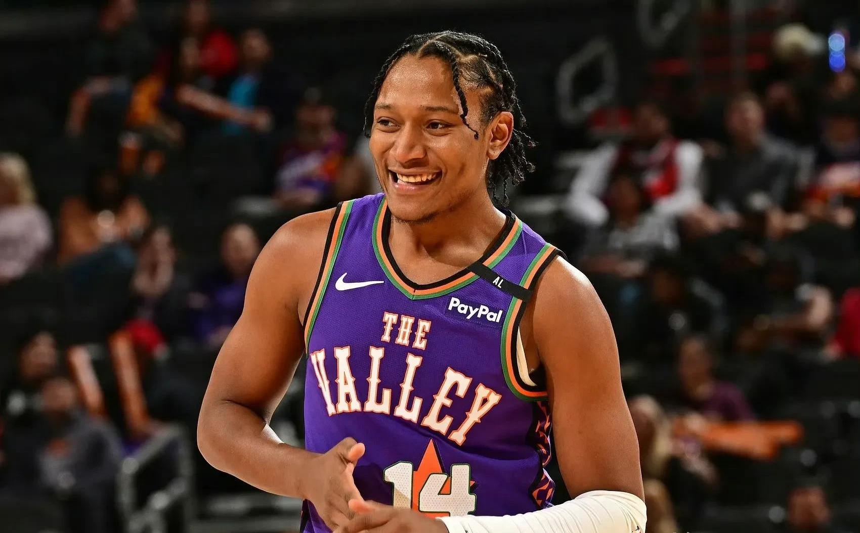 赛前休斯敦火箭备战意大利杯；战术微调细节曝光；压力陡增；团队化学反应显著的简单介绍