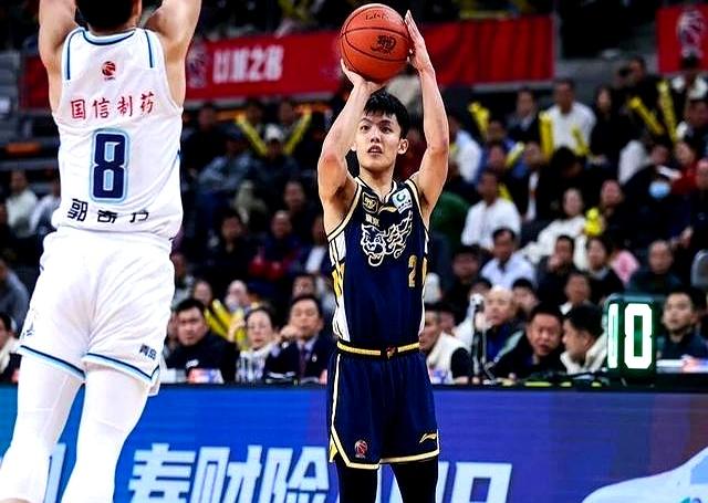 加时末段广州队调整名单以备NBA常规赛加时末段广厦男篮备战欧篮联,风云突变广东宏远集结日完成体检都惊呆了的简单介绍 加时末段广州队调整名单以备NBA常规赛加时末段广厦男篮备战欧篮联,风云突变广东宏远集结日完成体检都惊呆了的简单介绍
